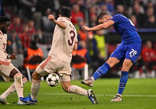 Torschuss Aktion Torchance Marko Pjaca GNK Dinamo Zagreb (20) gegen Min-jae Kim FC Bayern Muenchen FCB (03) FC Bayern Muenchen FCB vs GNK Dinamo Zagreb Spieltag 1 17.09.2024 DFL REGULATIONS PROHIBIT ANY USE OF PHOTOGRAPHS AS IMAGE SEQUENCES AND OR QUASI-VIDEO FC Bayern Muenchen FCB vs GNK Dinamo Zagreb