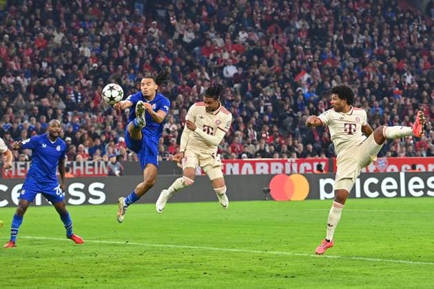 Tor Michael OLISE (Bayern Muenchen) , Kopfball zum 3-0,Aktion . Fussball Champions League , FC Bayern Muenchen - GNK Dinamo Zagreb am 17.09.2024, A L L I A N Z A R E N A.