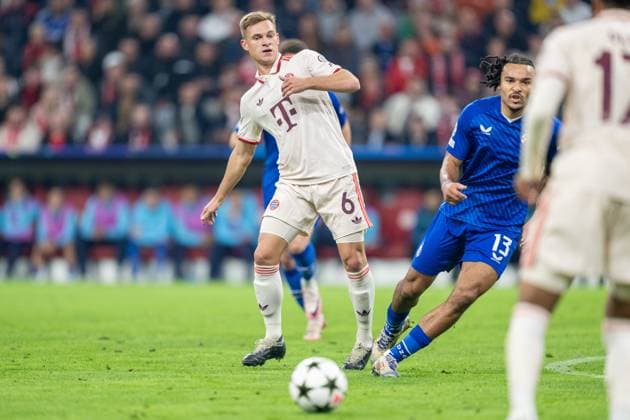 Joshua Kimmich 6 (FC Bayern Muenchen) im Zweikampf mit Samy Mmaee 13 (GNK Dinamo Zagreb), FC Bayern Muenchen vs. GNK Dinamo Zagreb, Fussball, UEFA Champions League, 1. Spieltag, 17.09.2024 DFB regulations prohibit any use of photographs as image sequences and or quasi-video Muenchen Bayern Deutschland