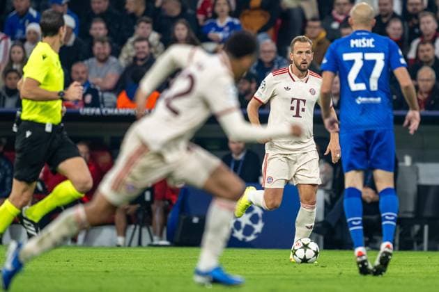 Harry Kane 9 (FC Bayern Muenchen) im Zweikampf mit Josip Misic 27 (GNK Dinamo Zagreb), FC Bayern Muenchen vs. GNK Dinamo Zagreb, Fussball, UEFA Champions League, 1. Spieltag, 17.09.2024 DFB regulations prohibit any use of photographs as image sequences and or quasi-video Muenchen Bayern Deutschland