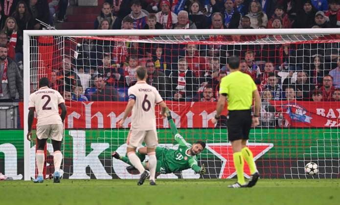 TOR zum 3:1 Bruno Petkovic GNK Dinamo Zagreb (09) gegen Torwart Sven Ulreich FC Bayern Muenchen FCB (26) Schiedsrichter Referee Juan Martinez Munuera Joshua Kimmich FC Bayern Muenchen FCB (06) Dayot Upamecano FC Bayern Muenchen FCB (02) FC Bayern Muenchen FCB vs GNK Dinamo Zagreb Spieltag 1 17.09.2024 DFL REGULATIONS PROHIBIT ANY USE OF PHOTOGRAPHS AS IMAGE SEQUENCES AND OR QUASI-VIDEO FC Bayern Muenchen FCB vs GNK Dinamo Zagreb