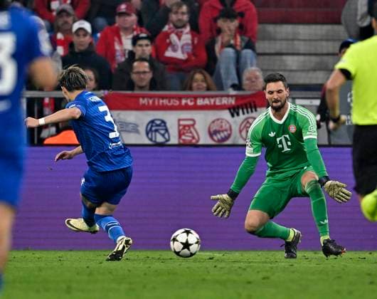17.09.2024, Fussball UEFA Championsleague 2024 2025: 1.Spieltag, FC Bayern München - Dinamo Zagreb, in der Allianz-Arena München. Takuya Ogiwara (Dinamo Zagreb) zum 3:2 gegen Torwart Sven Ulreich (FC Bayern München)