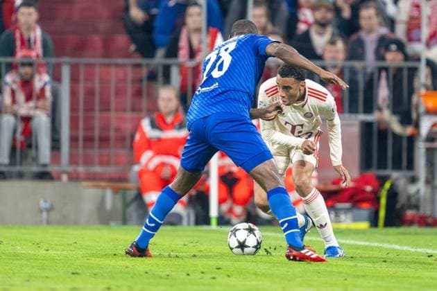 Kevin Theophile-Catherine 28 (GNK Dinamo Zagreb) im Zweikampf. mit Jamal Musiala 42 (FC Bayern Muenchen), FC Bayern Muenchen vs. GNK Dinamo Zagreb, Fussball, UEFA Champions League, 1. Spieltag, 17.09.2024 DFB regulations prohibit any use of photographs as image sequences and or quasi-video Muenchen Bayern Deutschland