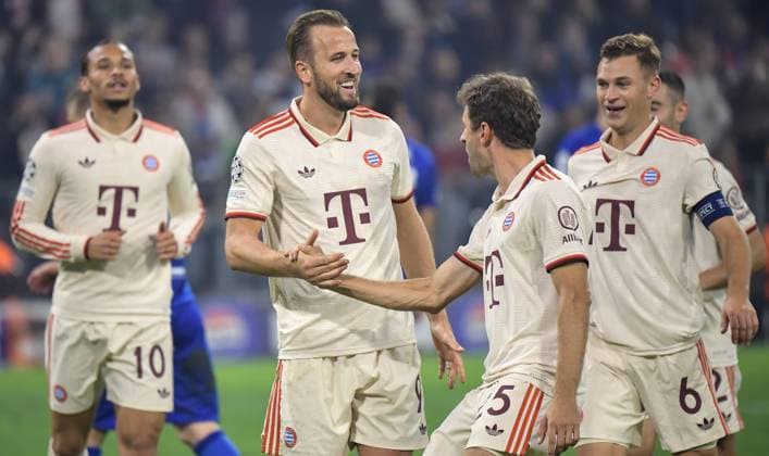 17.09.2024, xemx, Fussball UEFA Champions League, FC Bayern Muenchen - Dinamo Zagreb emspor, v.l. Harry Kane (FC Bayern Muenchen) Jubel, Torjubel, celebrate the goal, jubelt ueber das Tor zum 7:2 (DFL DFB REGULATIONS PROHIBIT ANY USE OF PHOTOGRAPHS as IMAGE SEQUENCES and or QUASI-VIDEO) Muenchen