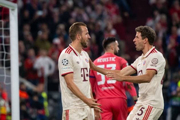 Harry Kane (FC Bayern Muenchen, 09), Thomas Mueller (FC Bayern Muenchen, 25) jubeln ueber das Tor zum 7:2, Ivan Nevistic (GNK Dinamo, 33) aergert sich, GER, FC Bayern Muenchen vs. GNK Dinamo Zagreb, Fussball, Champions League, 1. Spieltag, Spielzeit 2024 2025, 17.09.2024 GER, FC Bayern Muenchen vs. GNK Dinamo Zagreb, Fussball, Champions League, 1. Spieltag, Spielzeit 2024 2025, 17.09.2024 Muenchen Copyright: xEibner-Pressefoto Memmlerx EP_MMR