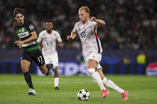 Mitchel Bakker of Lille runs with the ball during the UEFA Champions League football match between Sporting CP and Lille at Estádio José Alvalade in Lisbon, Portugal on 17th September. FOOTBALL : Sporting Portugal CP vs Lille LOSC - Ligue des Champions UEFA - Lisbonne - 17 09 2024 SPP Panoramic 