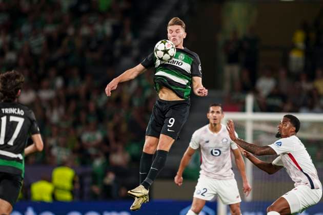 Viktor Gyokeres of Sporting (C) controls the ball during the UEFA Champions League football match between Sporting CP and Lille at Estádio José Alvalade in Lisbon, Portugal on 17th September. FOOTBALL : Sporting Portugal CP vs Lille LOSC - Ligue des Champions UEFA - Lisbonne - 17 09 2024 SPP Panoramic 