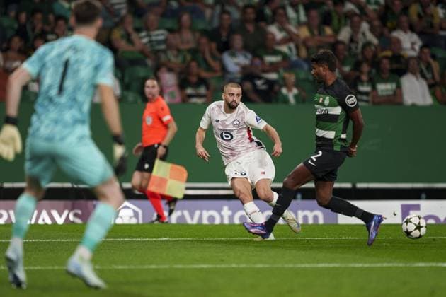 Edon Zhegrova of Lille (L) passes the ball while is blocked by Matheus Reis of Sporting (R) during the UEFA Champions League football match between Sporting CP and Lille at Estádio José Alvalade in Lisbon, Portugal on 17th September. FOOTBALL : Sporting Portugal CP vs Lille LOSC - Ligue des Champions UEFA - Lisbonne - 17 09 2024 SPP Panoramic 
