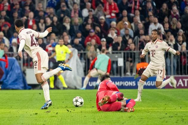 Jamal Musiala 42 (FC Bayern Muenchen), Ivan Nevestic 33 (GNK Dinamo Zagreb), Michael Olise 17(FC Bayern Muenchen), FC Bayern Muenchen vs. GNK Dinamo Zagreb, Fussball, UEFA Champions League, 1. Spieltag, 17.09.2024 DFB regulations prohibit any use of photographs as image sequences and or quasi-video Muenchen Bayern Deutschland