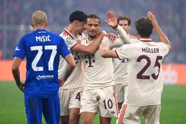 Torjubel um Leroy SANE (Bayern Muenchen) mit Aleksandar PAVLOVIC (Bayern Muenchen,li) und Thomas MUELLER (MÜLLER,Bayern Muenchen) nach Tor zum 8-2, Jubel,Freude,Begeisterung,Aktion. Fussball Champions League , FC Bayern Muenchen - GNK Dinamo Zagreb 9-2 am 17.09.2024, A L L I A N Z A R E N A.