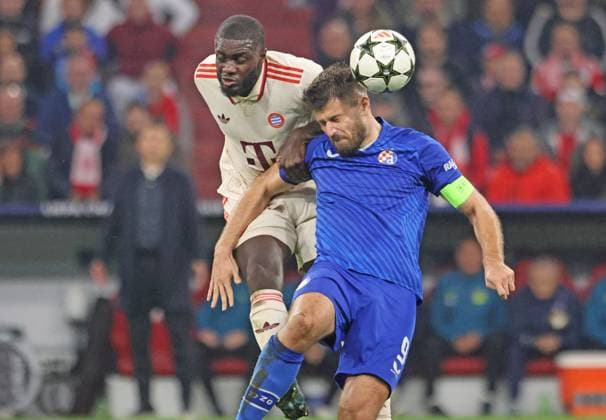 2 Dayot Upamecano (FCB) gegen 9 Bruno Petkovic (Dinamo) Zweikampf Fussball FC Bayern München - GNK Dinamo Zagreb UEFA Champions League Allianz Arena 17.09.2024 FOTO: Mladen Lackovic LakoPress
