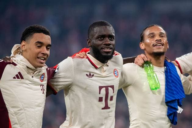 Jamal Musiala (FC Bayern Muenchen, 42), Dayot Upamecano (FC Bayern Muenchen, 02), Leroy Sane (FC Bayern Muenchen, 10) jubeln ueber den Sieg bedanken sich nach dem Spiel bei den Fans, GER, FC Bayern Muenchen vs. GNK Dinamo Zagreb, Fussball, Champions League, 1. Spieltag, Spielzeit 2024 2025, 17.09.2024 GER, FC Bayern Muenchen vs. GNK Dinamo Zagreb, Fussball, Champions League, 1. Spieltag, Spielzeit 2024 2025, 17.09.2024 Muenchen Copyright: xEibner-Pressefoto Memmlerx EP_MMR