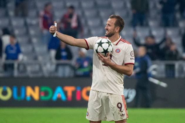 Harry Kane (FC Bayern Muenchen, 09) macht ein Selfie mit dem Spielball und jubelt ueber seine vier Tore, GER, FC Bayern Muenchen vs. GNK Dinamo Zagreb, Fussball, Champions League, 1. Spieltag, Spielzeit 2024 2025, 17.09.2024 GER, FC Bayern Muenchen vs. GNK Dinamo Zagreb, Fussball, Champions League, 1. Spieltag, Spielzeit 2024 2025, 17.09.2024 Muenchen Copyright: xEibner-Pressefoto Memmlerx EP_MMR