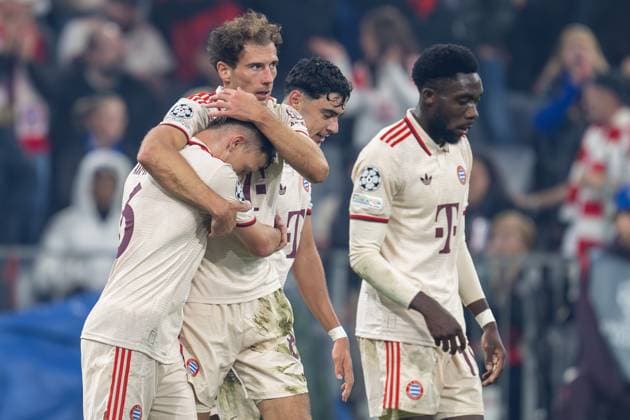 Uebergluecklich nach dem 9:2, Leon Goretzka 8 (FC Bayern Muenchen), Joshua Kimmich 6 (FC Bayern Muenchen), FC Bayern Muenchen vs. GNK Dinamo Zagreb, Fussball, UEFA Champions League, 1. Spieltag, 17.09.2024 DFB regulations prohibit any use of photographs as image sequences and or quasi-video Muenchen Bayern Deutschland
