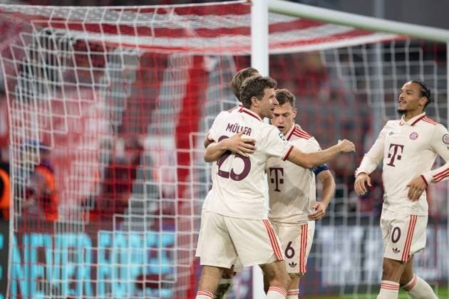 Torjubel nach dem Elfmeter, Thomas Mueller 25 (FC Bayern Muenchen), Joshua Kimmich 6 (FC Bayern Muenchen), Leroy Sane 10 (FC Bayern Muenchen), FC Bayern Muenchen vs. GNK Dinamo Zagreb, Fussball, UEFA Champions League, 1. Spieltag, 17.09.2024 DFB regulations prohibit any use of photographs as image sequences and or quasi-video Muenchen Bayern Deutschland
