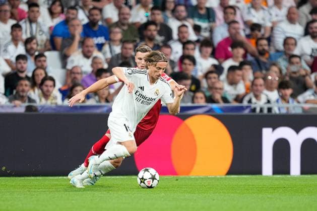 September 17, 2024, Madrid, Madrid, SPAIN: Luka Modric of Real Madrid in action during the UEFA Champions League 2024 25 League Phase MD1 match between Real Madrid CF and VfB Stuttgart at Estadio Santiago Bernabeu on September 17, 2024 in Madrid, Spain. Madrid SPAIN - ZUMAa181 20240917_zaa_a181_151 Copyright: xOscarxJ.xBarrosox