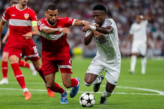 Real Madrid CF v VfB Stuttgart - UEFA Champions League 2024 25 League Phase MD1 Vinicius Junior of Real Madrid CF (R) in action with the ball against Josha Vagnoman of VfB Stuttgart (L) during the UEFA Champions League 2024 25 League Phase MD1 match between Real Madrid C.F. and VfB Stuttgart at Estadio Santiago Bernabeu on September 17, 2024 in Madrid, Spain. Madrid Estadio Santiago Bernabeu Madrid Spain Copyright: xAlbertoxGardinx AGardin_20240917_Football_Champions_Real_Madrid_vs_Stuttgart_194