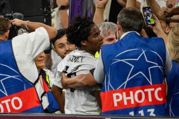 September 17, 2024, Madrid, Spain: Real Madrid s Brazilian forward 16 Endrick (R) celebrates after scoring his team s third goal during the UEFA Champions League Round 1 football match between Real Madrid CF and Stuttgart VFB at the Santiago BernabÃˆu Stadium in Madrid Real Madrid defeated Stuttgart tonight at the Santiago Bernabeu stadium by 3 goals to 1 in the first match of the 2024-2025 UEFA Champions League. Madrid Spain - ZUMAs197 20240917_aaa_s197_286 Copyright: xDavidxCanalesx