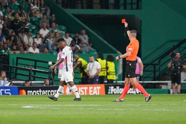 September 17, 2024, Lisbon, Portugal: Angel Gomes of Lille OSC (L) and Donatas Rumsas, referee, (R) shows the red card during the UEFA Champions League phase first match between Sporting CP and Lillie OSC at Estadio Jose Alvalade. Final score: Sporting CP 2:0 Lille OSC Lisbon Portugal - ZUMAs197 20240917_aaa_s197_351 Copyright: xBrunoxdexCarvalhox