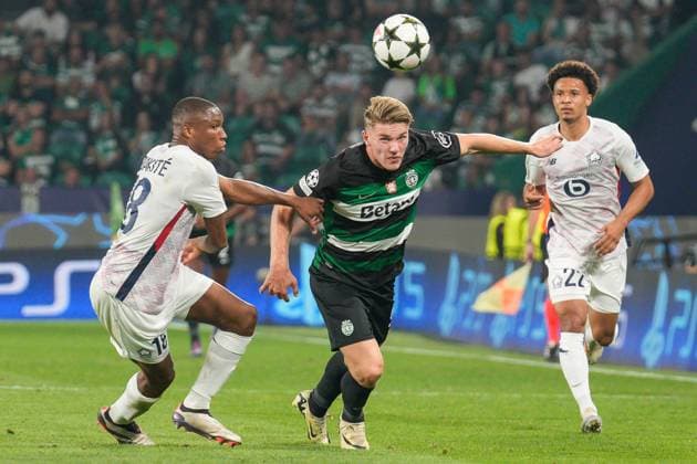 Sporting CP Vs Lille OSC in Lisbon, Portugal - 17 Sept 2024 Bafode Diakite of Lille OSC (L), Viktor Gyokeres of Sporting CP (C) and Tiago Santos of Lille OSC (R) in action during the UEFA Champions League phase first match between Sporting CP and Lillie OSC at Estadio Jose Alvalade. Final score: Sporting CP 2:0 Lille OSC Lisbon Portugal Copyright: xBrunoxdexCarvalhox xSOPAxImagesx brunodecarvalho_sportinglille-1888