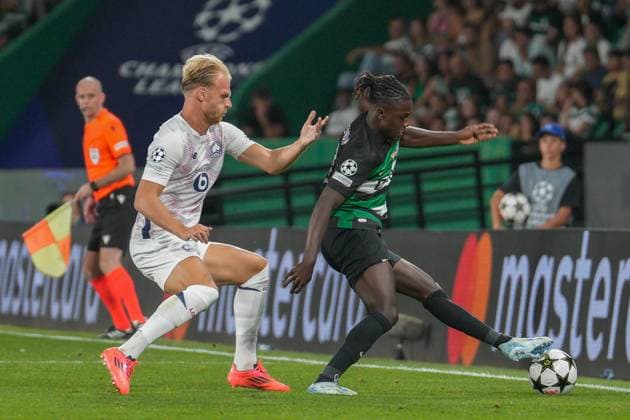 September 17, 2024, Lisbon, Portugal: Mitchel Bakker of Lille OSC (L) and Geovany Quenda of Sporting CP (R) in action during the UEFA Champions League phase first match between Sporting CP and Lillie OSC at Estadio Jose Alvalade. Final score: Sporting CP 2:0 Lille OSC Lisbon Portugal - ZUMAs197 20240917_aaa_s197_367 Copyright: xBrunoxdexCarvalhox