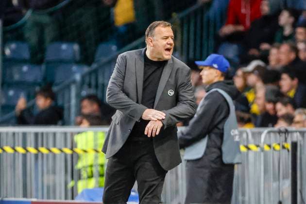 Patrick Rahmen (BSC Young Boys, Trainer), Geste, Gestik, gestikuliert , Fussball, UEFA Champions League, 1. Spieltag, 2024 2025, Young Boys Bern vs. Aston Villa, 17.09.2024, Stadion Wankdorf, Bern, Schweiz Bern Stadion Wankdorf Bern Schweiz Copyright: xGrantxHubbsx