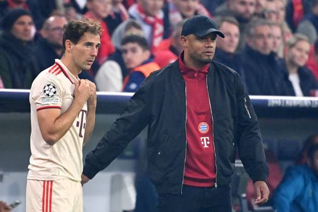 Trainer Vincent KOMPANY (Bayern Muenchen) mit Leon GORETZKA (Bayern Muenchen) vor Einwechslung, Fussball Champions League , FC Bayern Muenchen - GNK Dinamo Zagreb 9-2 am 17.09.2024, A L L I A N Z A R E N A.