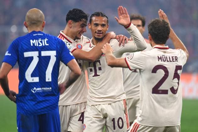 Torjubel um Leroy SANE (Bayern Muenchen) mit Aleksandar PAVLOVIC (Bayern Muenchen,li) und Thomas MUELLER (MÜLLER,Bayern Muenchen) nach Tor zum 8-2, Jubel,Freude,Begeisterung,Aktion. Fussball Champions League , FC Bayern Muenchen - GNK Dinamo Zagreb 9-2 am 17.09.2024, A L L I A N Z A R E N A.