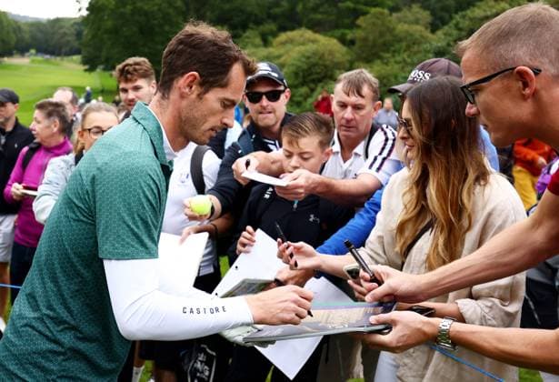 Former Tennis player Andy Murray signs autographs. BMW PGA, Golf Herren Championship, Celebrity Pro-Am, Golf, Wentworth, Surrey, UK - 18 Sep 2024  Copyright: xJamesxMarsh Shutterstockx 14726391r