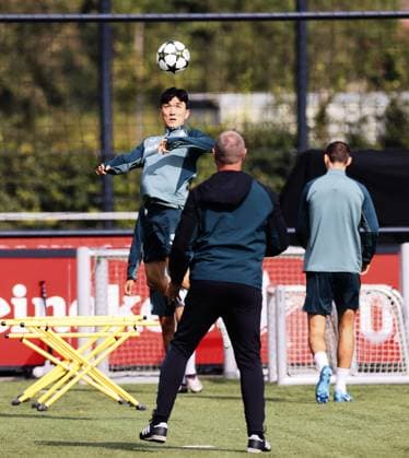 ROTTERDAM - In-beom Hwang of Feyenoord during the training session ahead of the CL match against Bayer o4 Leverkusen at sports complex 1908 on Sept. 18, 2024 in Rotterdam, Netherlands. ANP PIETER STAM DE JONGE UEFA Champions League 2024-25 2024 25 xVIxANPxSportx xxANPxIVx 508762949 originalFilename: 508762949.jpg