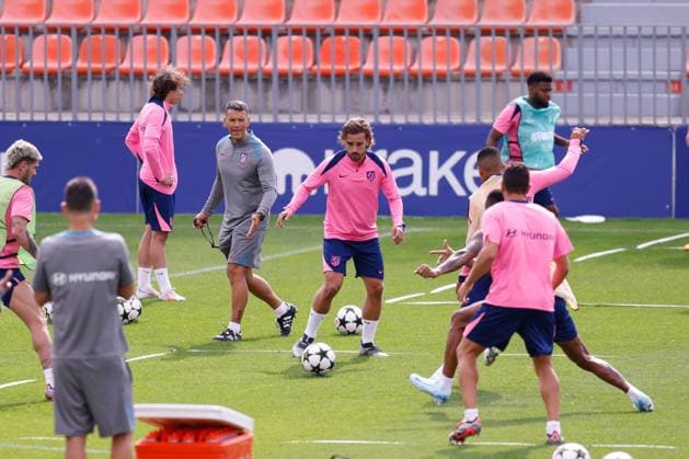 September 18, 2024, Majadahonda, Madrid, SPAIN: Antoine Griezmann of Atletico de Madrid warms up during the training day of Atletico de Madrid ahead of the UEFA Champions League, football match against RB Leipzig, at Ciudad Deportiva Wanda Atletico de Madrid on September 18, 2024, in Majadahonda, Madrid, Spain. Majadahonda SPAIN - ZUMAa181 20240918_zaa_a181_083 Copyright: xDennisxAgyemanx