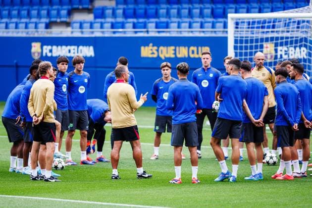 September 18, 2024, Sant Joan Despi, Barcelona, SPAIN: Hansi Flick, head coach of FC Barcelona, Barca speak with players during the training sessions ahead UEFA Champions League, football match against AC Monaco at Ciudad Esportiva Joan Gamper on September 18, 2024 in Sant Joan Despi, Barcelona, Spain. Sant Joan Despi SPAIN - ZUMAa181 20240918_zaa_a181_098 Copyright: xJavierxBorregox