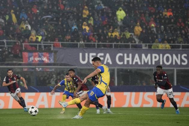 Sport Bilder des Tages Shakhtar Donetsk s Georgiy Sudakov misses a penalty kick during the Uefa Champions League 2024 2025 soccer match between Bologna and Shakhtar Donetsk at Renato Dall& x2019;Ara Stadium - Soccer - Bologna, Italy - Wednesday September 18, 2024  Copyright: xMassimoxPaolone LaPressex