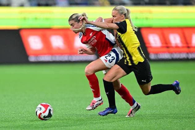 GÖTEBORG, SVERIGE 20240918 Arsenals Alessia Russo mot Häckens Josefine Rybrink under onsdagens fotbollsmatch, kval till Champions League, mellan BK Häcken och Arsenal WFC pa Bravida Arena. GÖTEBORG SVERIGE x9200x