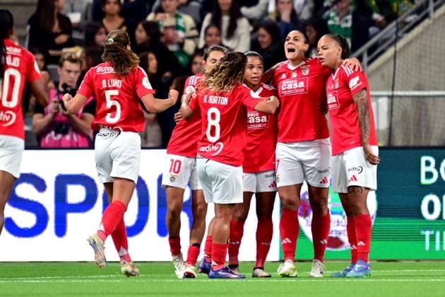 STOCKHOLM, SWEDEN 20240918 Benfica s 7 Cristina Martin-Prieto celebrates with her teammates after her 1-1 goal during Wednesday s Champions League qualifying football match between Hammarby IF and Benfica at the Tele2 Arena. Stockholm, Sweden 18 September 2024. STOCKHOLM SWEDEN x10030x