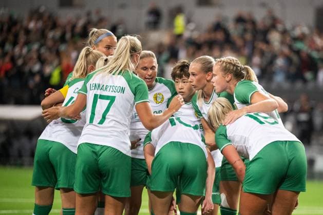 STOCKHOLM 24-09-18 Hammarbys Julie Blakstad jublar med hennes lagkamrater efter sitt mal under onsdagens kval-match i andra omgangen i Women™s Champions League mellan Hammarby IF och Benfica Lissabon pa Tele2-Arena i Stockholm. Foto Harald Weidinger TT kod 11741