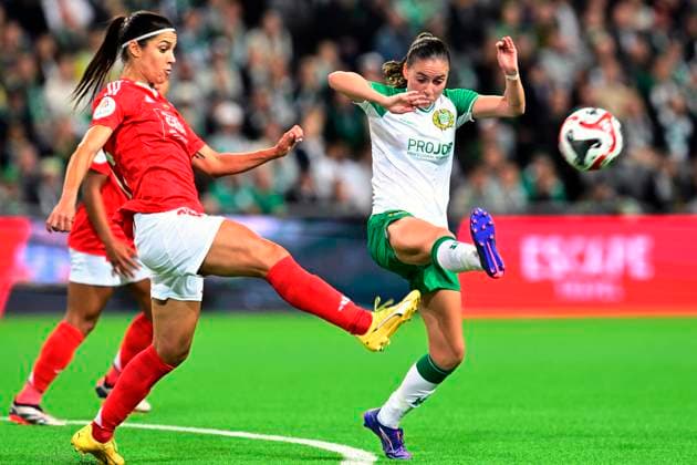 STOCKHOLM, SWEDEN 20240918 Benfica s Carole Costa against Hammarby s Smilla Vallotto during Wednesday s football match, qualifying for the Chamions League, between Hammarby IF and Benfica at Tele2 Arena. Stockholm, Sweden 18 September 2024. STOCKHOLM SWEDEN x10030x