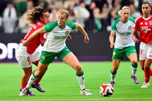 STOCKHOLM, SWEDEN 20240918 Benfica s Andreia Norton tries to stop Hammarby s Julie Blakstad during Wednesday s football match, qualifying for the Chamions League, between Hammarby IF and Benfica at Tele2 Arena. Stockholm, Sweden 18 September 2024 STOCKHOLM SWEDEN x10030x