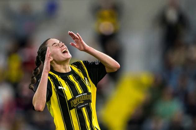 240918 Clarissa Larisey of Häcken looks dejected during the UEFA Women s Champions League qualifying match between Häcken and Arsenal on September 18, 2024 in Gothenburg. Photo: Mathias Bergeld BILDBYRAN kod MB MB0965 fotboll, football, soccer, fotball,champions league,häcken,arse Copyright: MATHIASxBERGELD BB240918MB052
