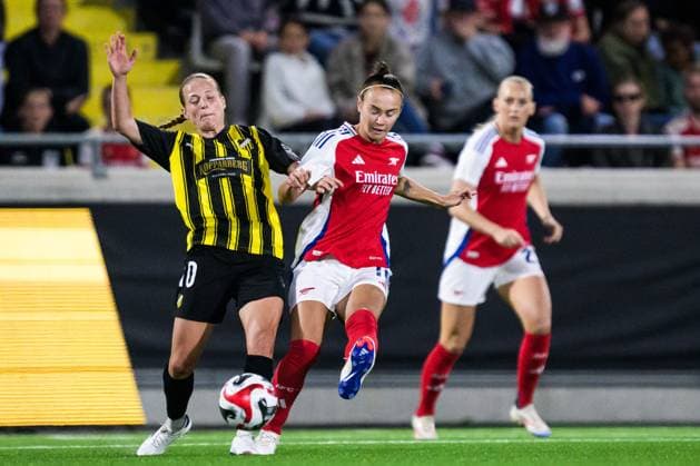 240918 Anna Anvegard of Häcken and Caitlin Ford of Arsenal during the UEFA Women s Champions League qualifying match between Häcken and Arsenal on September 18, 2024 in Gothenburg. Photo: Mathias Bergeld BILDBYRAN kod MB MB0965 fotboll, football, soccer, fotball,champions league,häcken,arse Copyright: MATHIASxBERGELD BB240918MB058