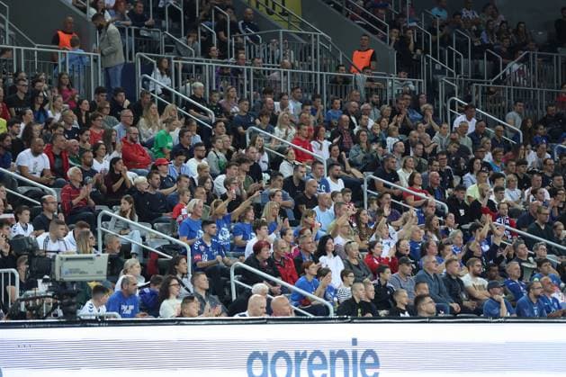 HC Zagreb v Aalborg Handbold - EHF Champions League ZAGREB, CROATIA - SEPTEMBER 18: Fans cheer on the stands during EHF Champions League Group Phase match between HC Zagreb and Aalborg Handbold at Arena Zagreb on September 18, 2024 in Zagreb, Croatia. SanjinxStrukic PIXSELL