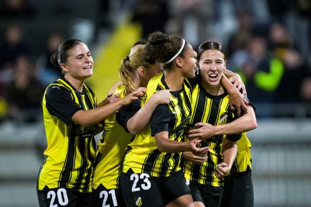 240918 Tabby Tindell of Häcken celebrate the 1-0 goal with teammates during the UEFA Women s Champions League qualifying match between Häcken and Arsenal on September 18, 2024 in Gothenburg. Photo: Mathias Bergeld BILDBYRAN kod MB MB0965 fotboll football soccer fotball champions league häcken arsenal dam bbeng kval kvalifisering qualification women kvinner jubel Copyright: MATHIASxBERGELD BB240918MB065