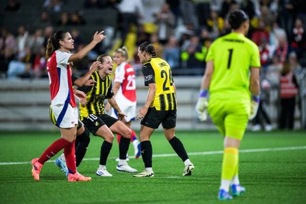 240918 Tabby Tindell of Häcken celebrate the 1-0 goal with Anna Anvegard during the UEFA Women s Champions League qualifying match between Häcken and Arsenal on September 18, 2024 in Gothenburg. Photo: Mathias Bergeld BILDBYRAN kod MB MB0965 fotboll football soccer fotball champions league häcken arsenal dam bbeng kval kvalifisering qualification women kvinner jubel Copyright: MATHIASxBERGELD BB240918MB066