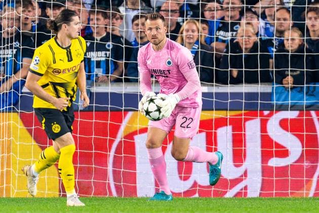 2024-09-18 Club Brugge KV v Borussia Dortmund - UEFA Champions League 2024 25 League Phase MD1 BRUGES, BELGIUM - SEPTEMBER 18: Simon Mignolet of Club Brugge KV during the UEFA Champions League 2024 25 League Phase MD1 match between Club Brugge KV and Borussia Dortmund at Jan Breydelstadion on September 18, 2024 in Bruges, Belgium. (Photo by Joris Verwijst BSR Agency) Bruges Belgium Content not available for redistribution in The Netherlands directly or indirectly through any third parties. Copyright: xBSRxAgencyx