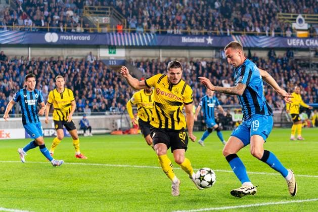 2024-09-18 Club Brugge KV v Borussia Dortmund - UEFA Champions League 2024 25 League Phase MD1 BRUGES, BELGIUM - SEPTEMBER 18: Marcel Sabitzer of Borussia Dortmund battles for the ball with Gustaf Nilsson of Club Brugge KV during the UEFA Champions League 2024 25 League Phase MD1 match between Club Brugge KV and Borussia Dortmund at Jan Breydelstadion on September 18, 2024 in Bruges, Belgium. (Photo by Joris Verwijst BSR Agency) Bruges Belgium Content not available for redistribution in The Netherlands directly or indirectly through any third parties. Copyright: xBSRxAgencyx