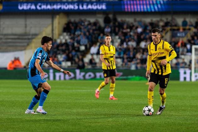 UEFA Champions League: Club Brugge - Borussia Dortmund; 18.09.2024 Andreas Skov Olsen (Club Brugge, 7), Pascal Gross (Borussia Dortmund, 13) am Ball UEFA Champions League: Club Brugge - Borussia Dortmund, Brugge, Jan Breydelstadion am 18.09.2024 Copyright: xBEAUTIFULxSPORTS Wunderlx