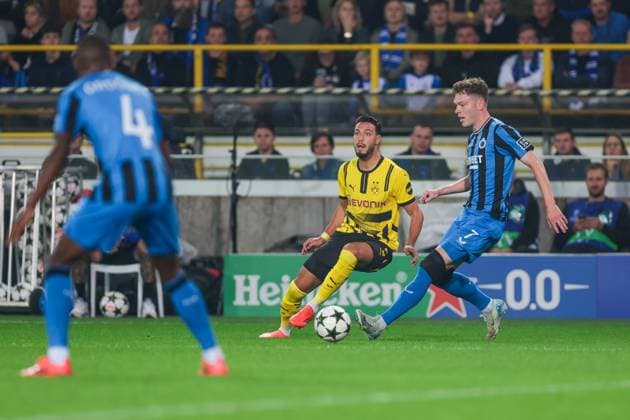 18.09.2024, Fussball, Saison 2024 2025, UEFA Champions League, 1. Spieltag, FC Brügge - Borussia Dortmund, v. l. Ramy Bensebaini (Borussia Dortmund), Andreas Skov Olsen (Club Brugge), Brügge Jan Breydel Stadion Belgien xRHR-FOTO DEx Copyright: DennisxEwert RHR-FOTOx RHR-FOTO DE