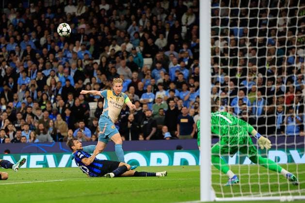 Manchester City v Inter Milan Champions League 18 09 2024. Kevin De Bruyne (17) of Manchester City watches his effort on goal go wide during the Champions League match between Manchester City and Inter Milan at the Etihad Stadium, Manchester, England on 18 September 2024. Manchester Etihad Stadium Manchester England Editorial use only , Copyright: xConorxMolloyx PSI-20434-0029
