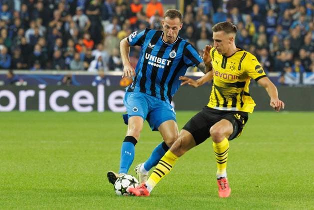Club s Hugo Siquet and Club s Gustaf Nilsson fight for the ball during a soccer game between Belgian Club Brugge KV and German Borussia Dortmund, Wednesday 18 September 2024 in Brugge, on the day one of the UEFA Champions League league phase. KURTxDESPLENTER  x100917188x
