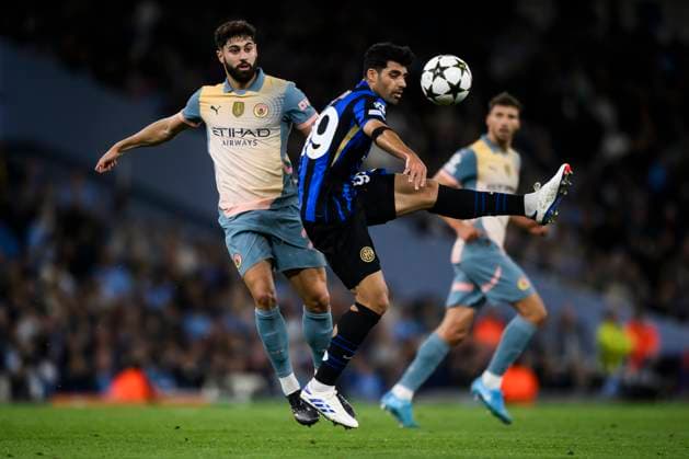 Manchester City FC V FC internazionale - UEFA Champions League Mehdi Taremi of FC Internazionale competes for the ball with Josko Gvardiol of Manchester CIty FC during the UEFA Champions League 2024 25 League Phase MD1 football match between Manchester City FC and FC Internazionale. Manchester United, ManU Kingdom Copyright: xNicolòxCampox